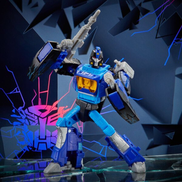 Transformers Generations IDW Shattered Glass Collection Blurr  (4 of 12)